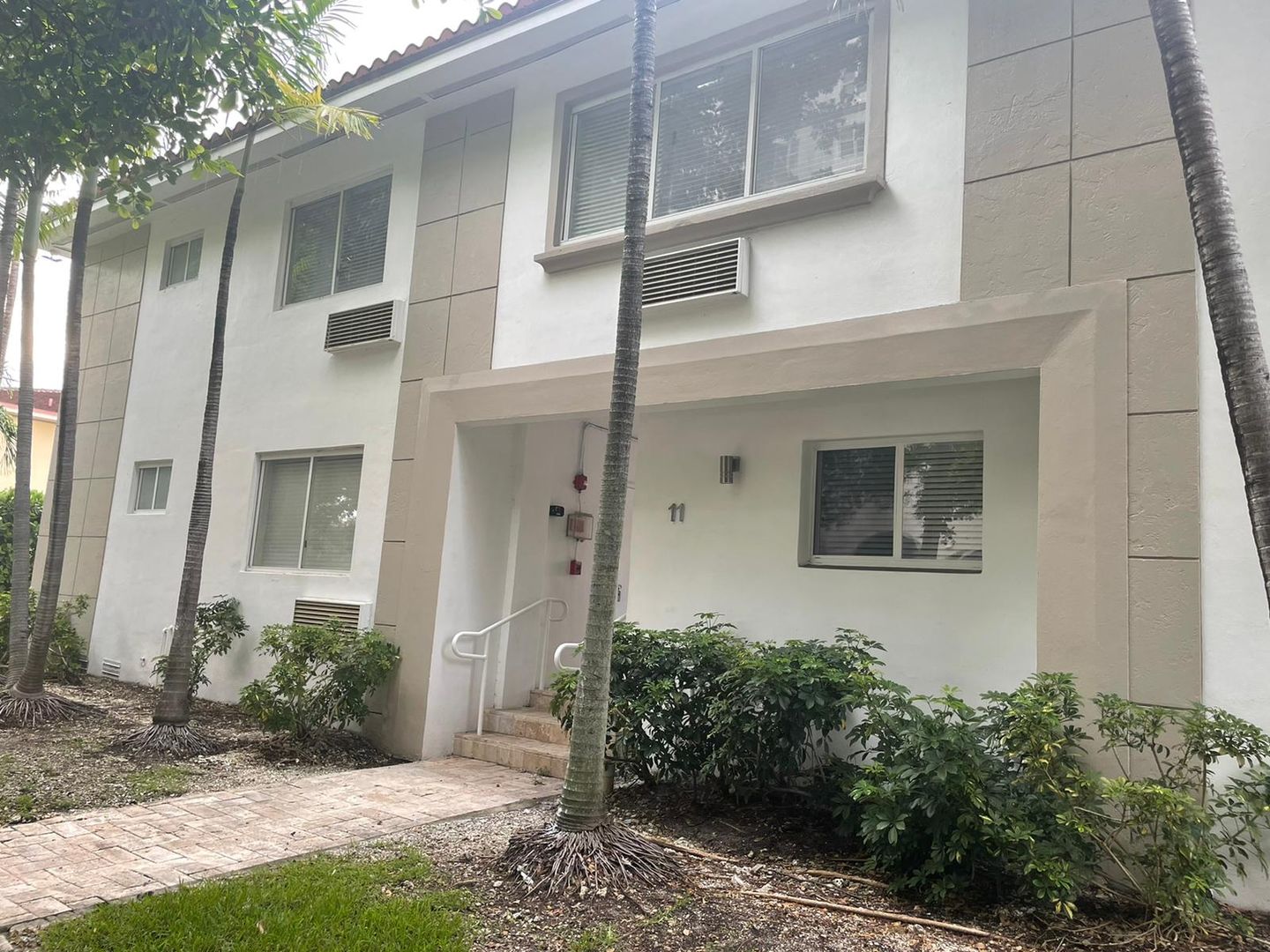 1426 PONCE DE LEON