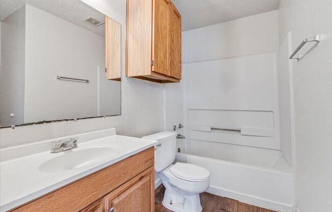 2 beds, 1 bath, $1,095