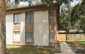 RENOVATED DUPLEX UNIT in Longwood!