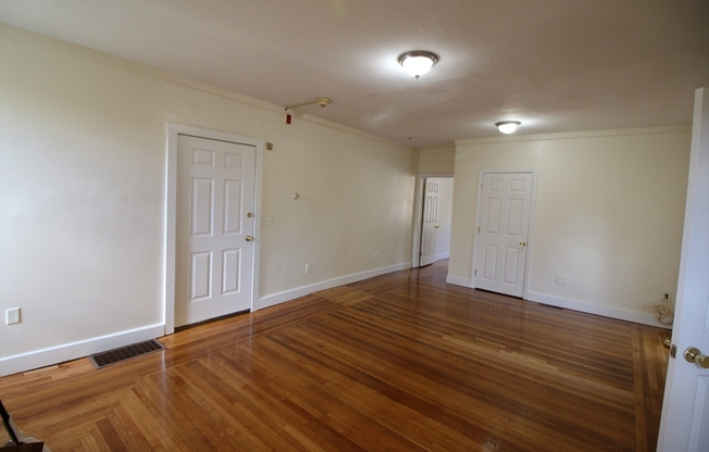 1 bed, 1 bath, 800 sqft, $1,925, Unit 4