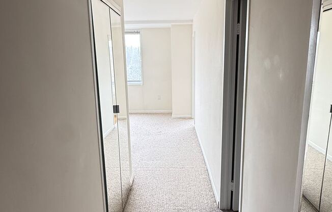 Ready for immediate move-in! 1 bed/1bath in Grosvenor.