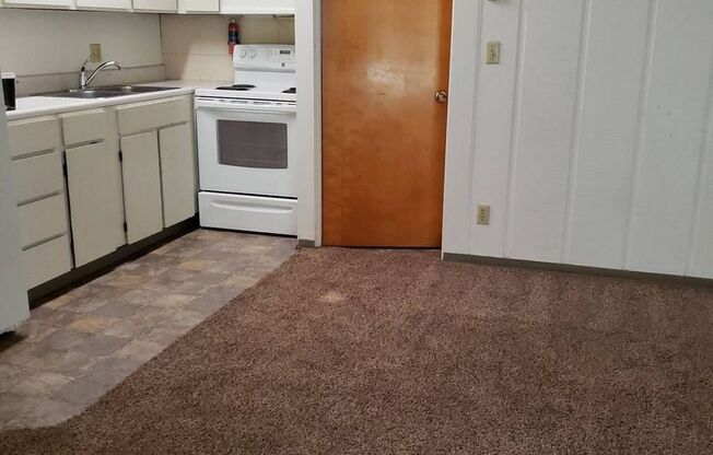 1 bed, 1 bath, 420 sqft, $585, Unit 8252