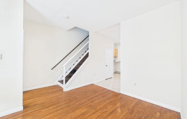 HUGE 3 BED 2 bath NEAR TEMPLE UNIVERSITY Available Now