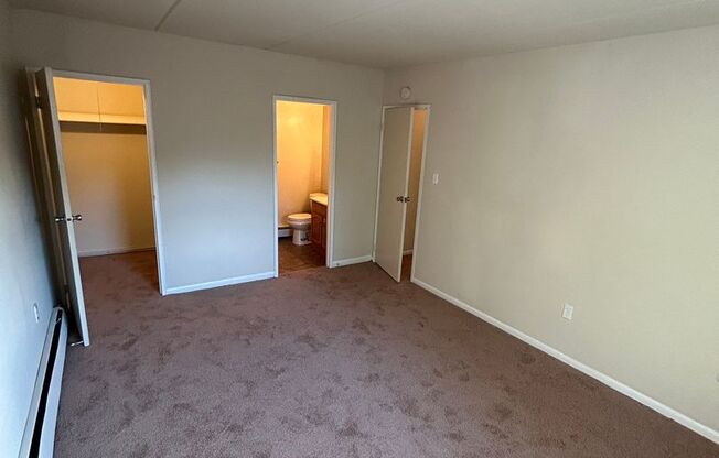 2 beds, 1.5 baths, 934 sqft, $1,650, Unit Q01