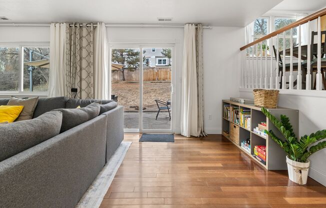 Furnished Rockrimmon 4-Bedroom with Mountain Views & D20 Schools