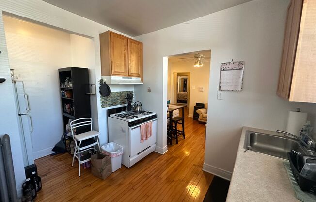 2 beds, 1 bath, 750 sqft, $1,600, Unit 4411-1B