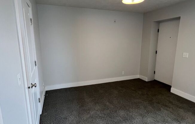 1 bed, 1 bath, 650 sqft, $1,295, Unit Unit 301 A650 Corner Unit w/Nook and Downtown View