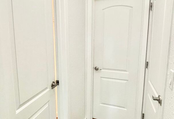 3 beds, 2 baths, 985 sqft, $2,495, Unit 401