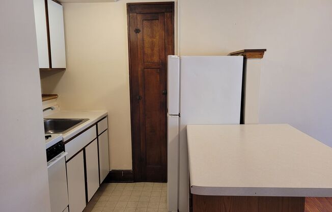 1 bed, 1 bath, $995, Unit 302