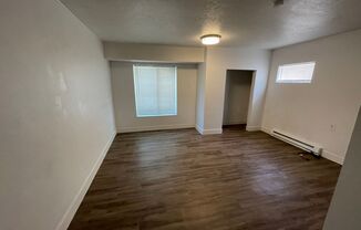 3 beds, 1 bath, 1,100 sqft, $1,300, Unit 590