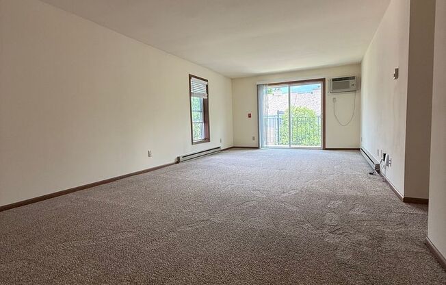 2 beds, 1 bath, 1,050 sqft, $1,600, Unit 7722CH
