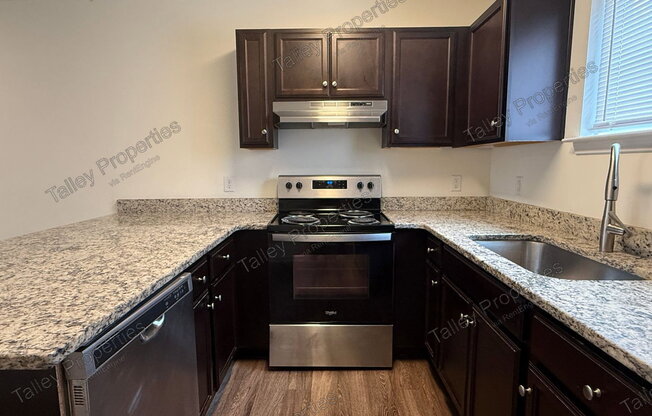 2 beds, 1.5 baths, 960 sqft, $1,249, Unit M