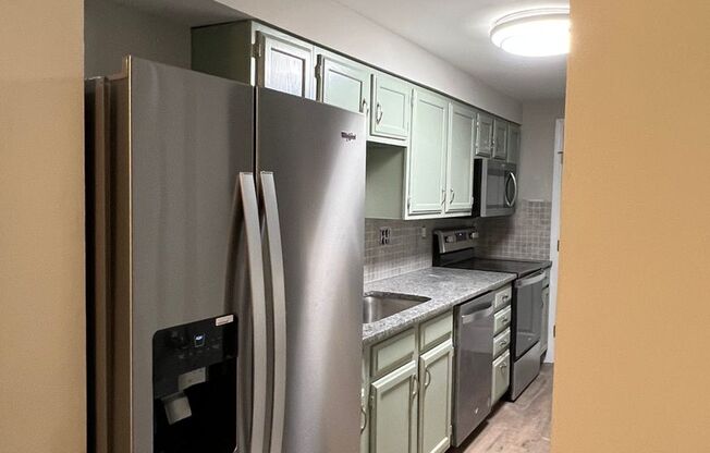 2 beds, 2 baths, $1,350, Unit APARTMENT B