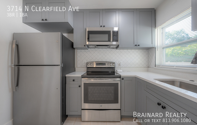 3714 N CLEARFIELD AVE