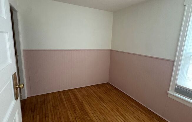 4 beds, 1 bath, $2,400