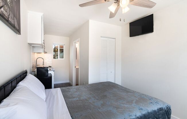 Studio, 1 bath, 126 sqft, $1,595, Unit 122
