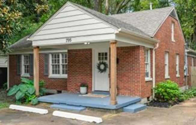 4 Bedroom, 2 Bathroom Near Park & Goodlett