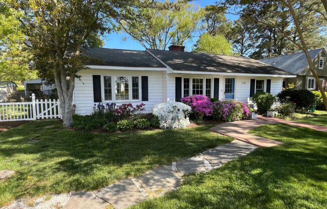 Quaint 2 Bedroom Cottage Steps from the Choptank River