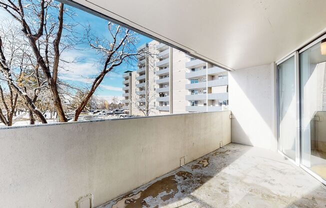 2 beds, 2 baths, 873 sqft, $1,810, Unit 601 W 11th Ave