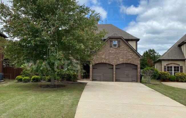 Beautiful House with Large Yard - next to Mt. Laurel at Shoal Creek