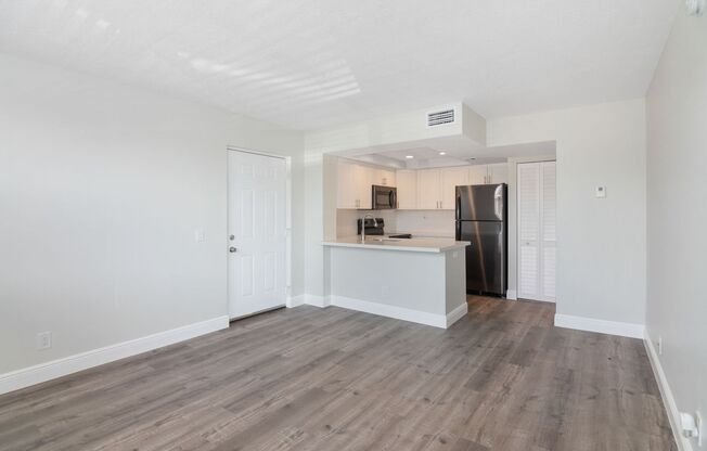 ONE BEDROOM ONE BATHROOM! WATERFRONT COMMUNITY! WITH W/D!!