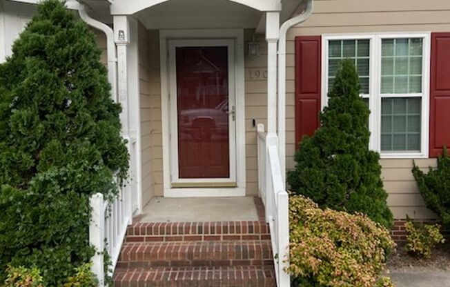 Charming 3 Bed/2.5 Bath Home in Hedingham!
