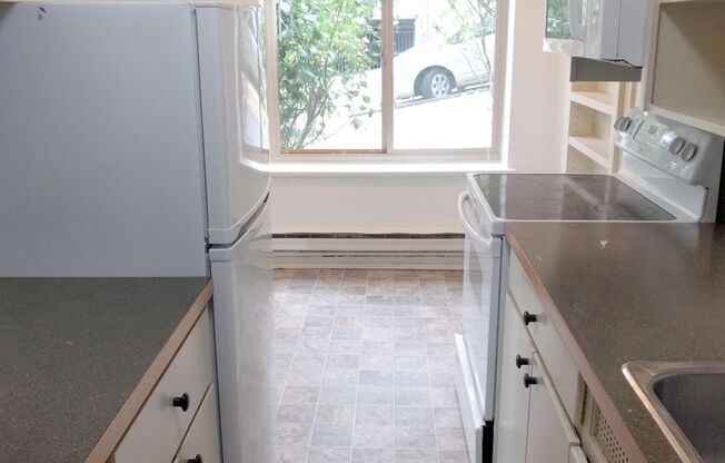 2 Bedroom Corner Unit - Cap Hill/Madison Valley central location