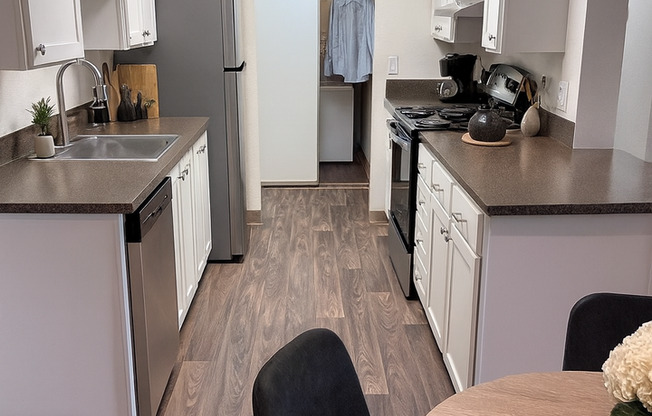 2 beds, 1 bath, 960 sqft, $1,975, Unit 204