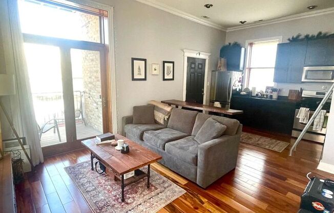 932 N. Noble, 2F