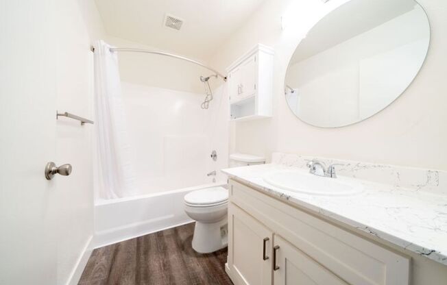 3 beds, 2 baths, 1,200 sqft, $2,900, Unit 633-35