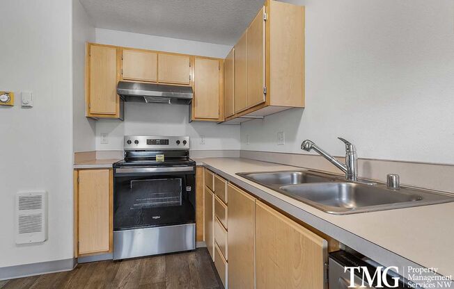 2 beds, 2 baths, 912 sqft, $1,499, Unit 23