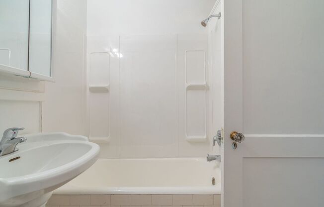 Studio, 1 bath, 400 sqft, $1,345, Unit 005