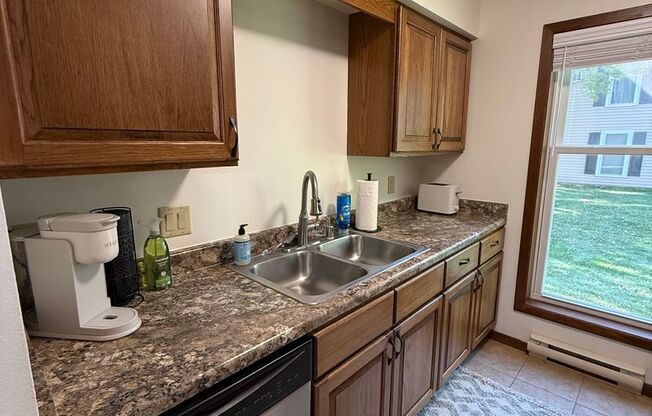 2 beds, 1 bath, 950 sqft, $2,350, Unit 7709CA