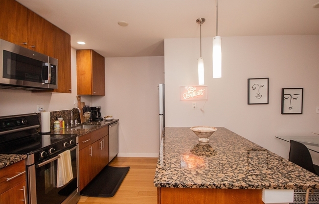 2 beds, 2 baths, 1,080 sqft, $5,750, Unit 401