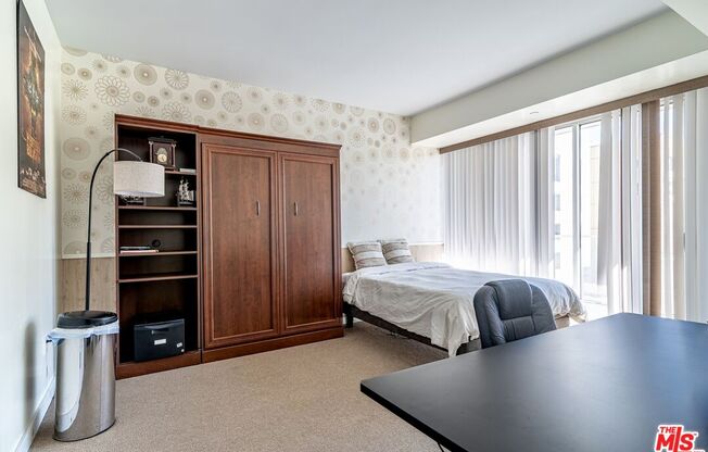 2 beds, 3 baths, 1,600 sqft, $5,985, Unit 9I