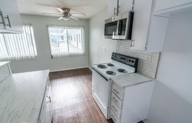 2 beds, 1 bath, 1,000 sqft, $1,998, Unit 120