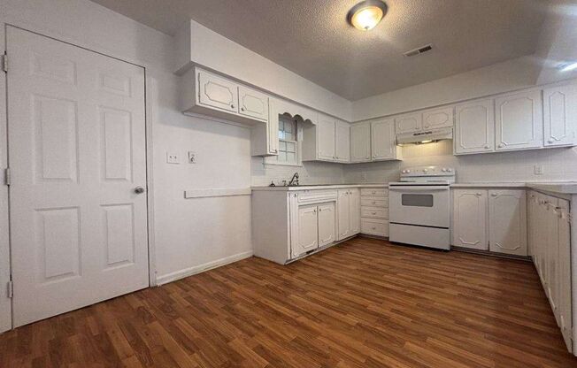 2 beds, 1 bath, $995