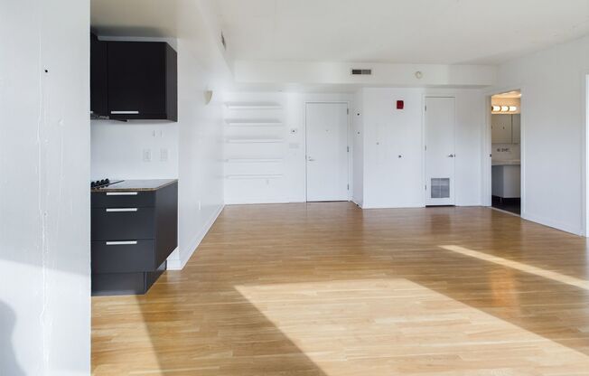 1 bed, 1 bath, 718 sqft, $2,050, Unit 5B