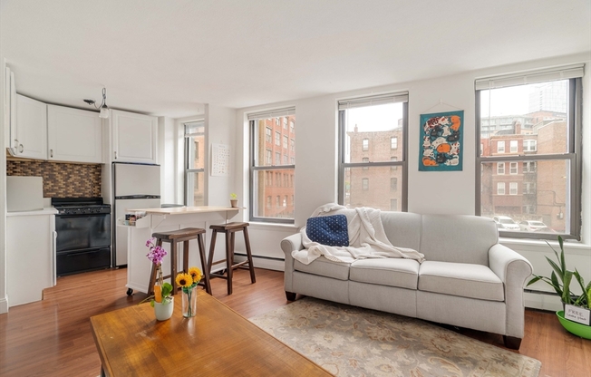 2 beds, 1 bath, 603 sqft, $3,650, Unit 4