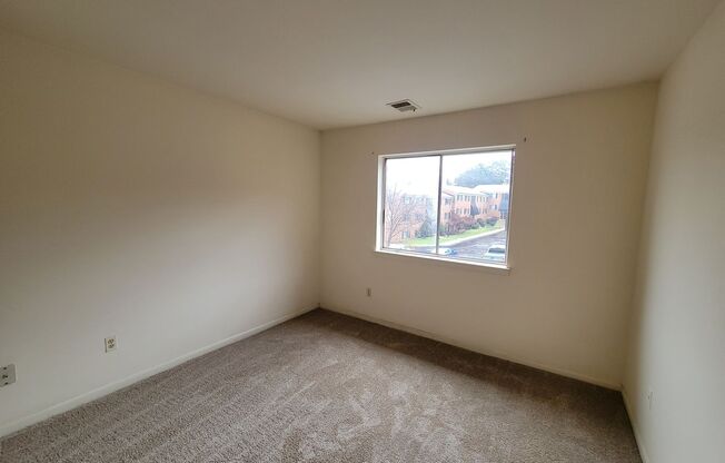 2 beds, 1 bath, $1,895, Unit (#302)