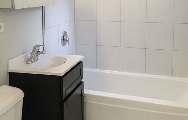 1 bed, 1 bath, 890 sqft, $1,895, Unit 5158-G