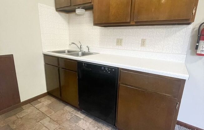 2 beds, 1 bath, $750, Unit 520 Osage Unit 12