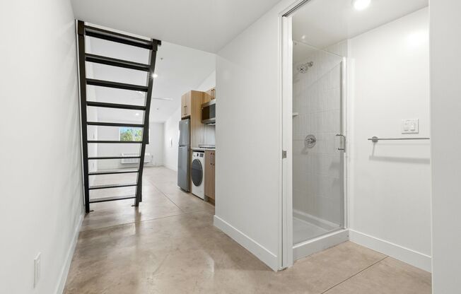 Studio, 1 bath, 290 sqft, $1,572, Unit 203-C