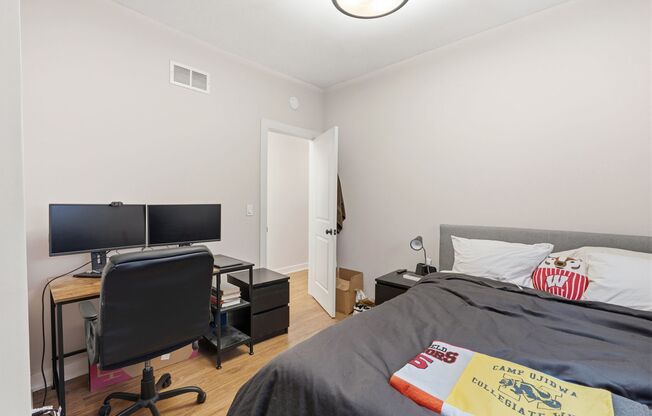 4 beds, 2 baths, 950 sqft, $5,500, Unit 924-1E