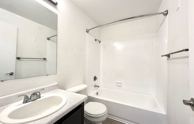 2 beds, 1 bath, 803 sqft, $1,525, Unit 121