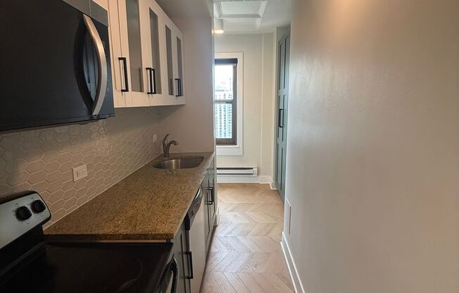 1 bed, 1 bath, 714 sqft, $2,642, Unit 1704