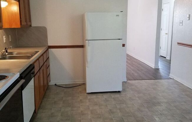 2 beds, 1 bath, 895 sqft, $850