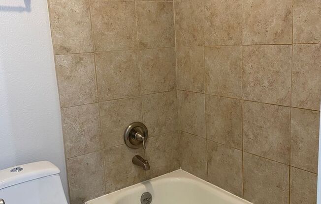 2 beds, 1 bath, 800 sqft, $1,895, Unit 1025-204