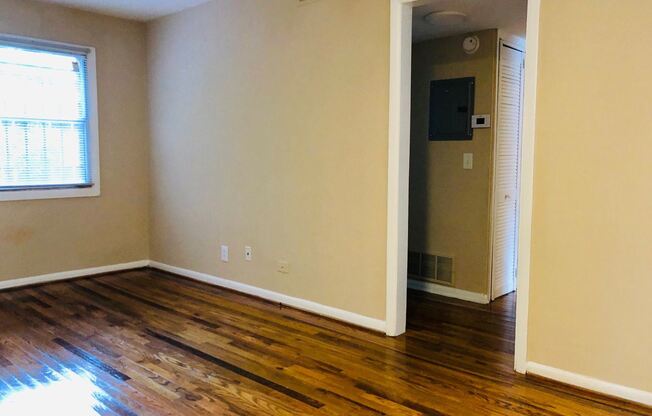 2 beds, 1 bath, 700 sqft, $1,495