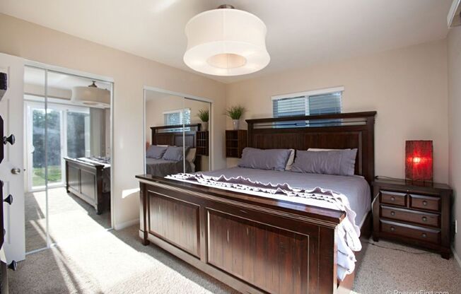 YOUR NEW HOME - IMPERIAL BEACH 3 bed / 2 bath Minutes to the beach!!